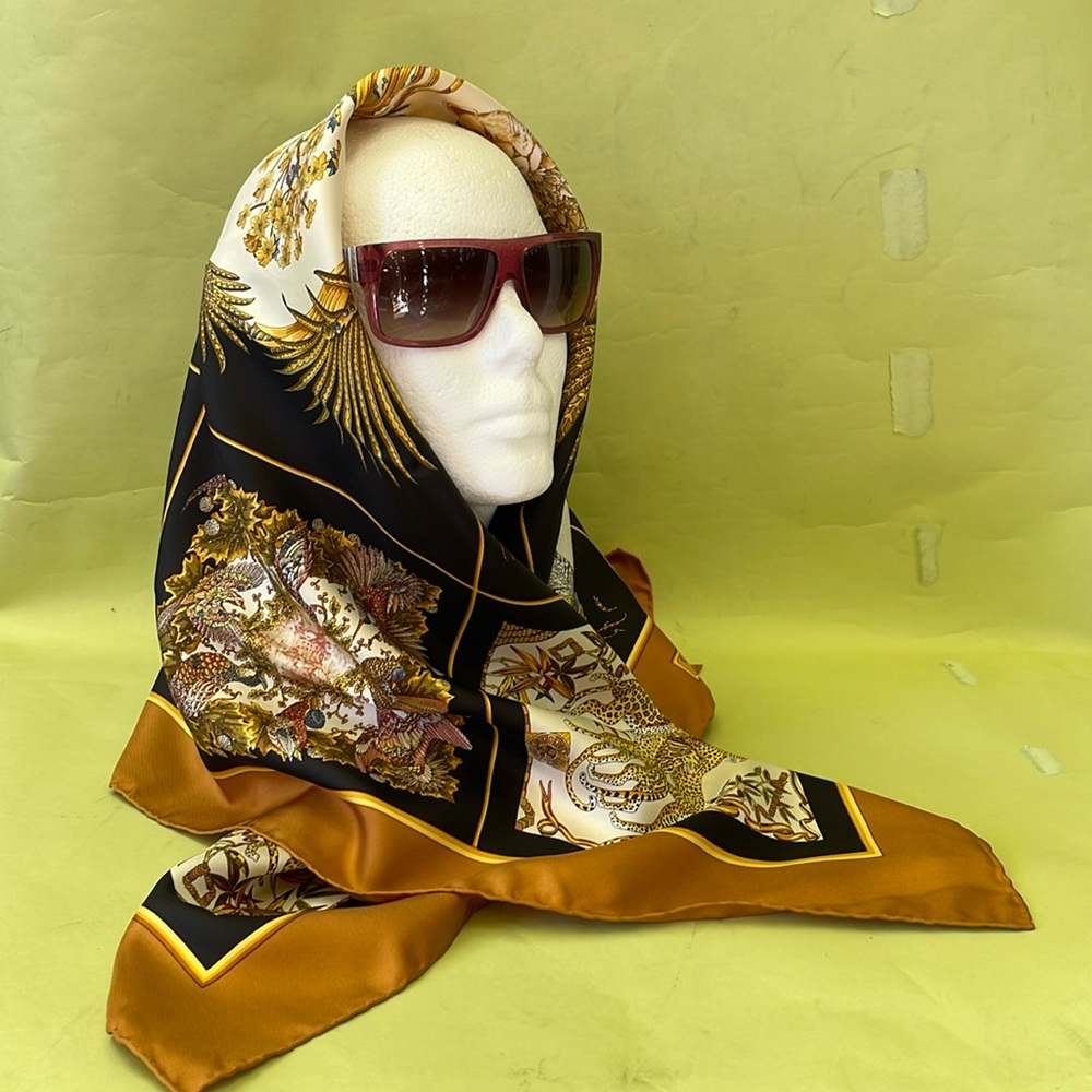New vintage multicolored Salvatore Ferragamo silk scarf - Picture 4 of 9